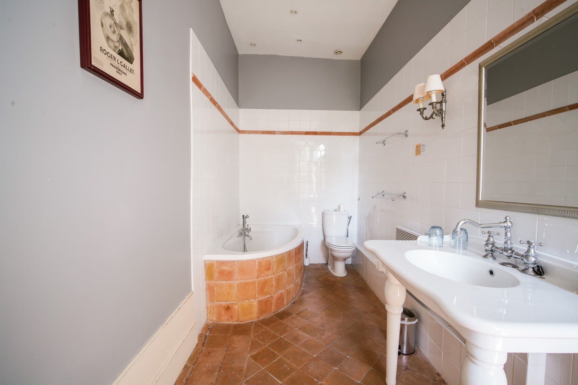 Elegant 19th Century Château in Burgundy's Prestigious Vineyards 5