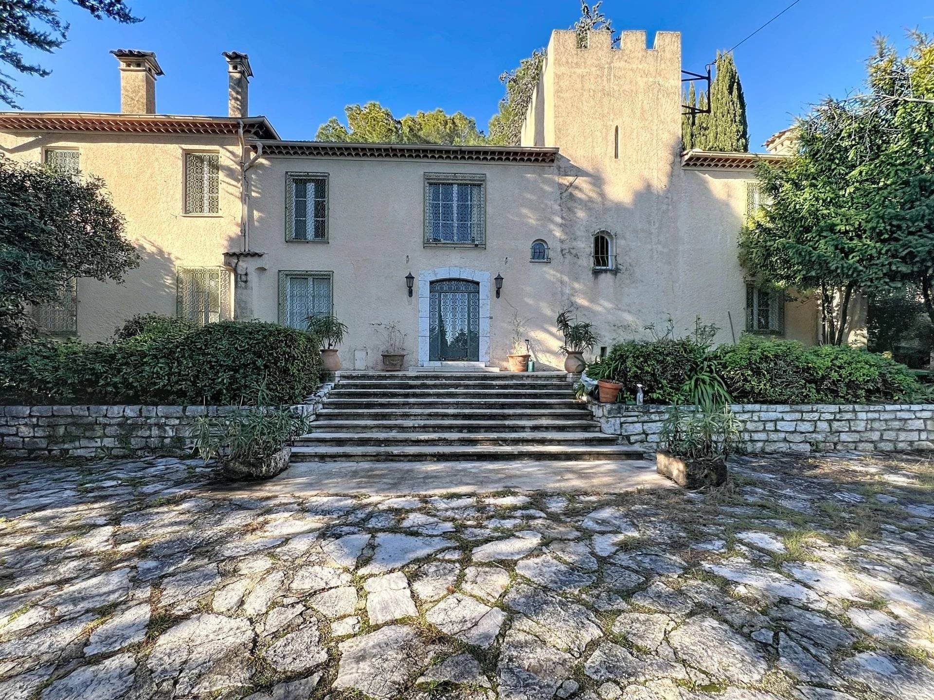 Majestic Castle With 350 Sqm Living Space And 4000 Sqm Garden 2