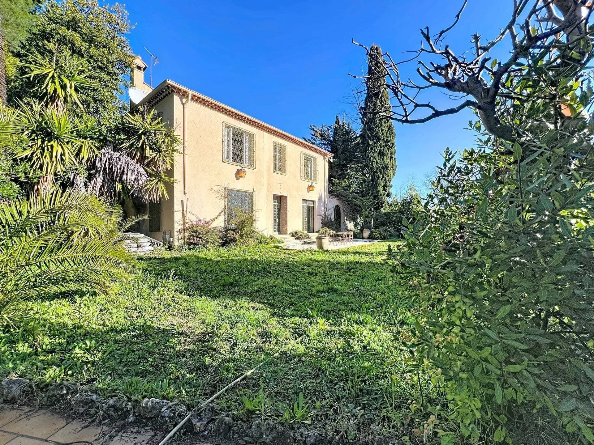 Majestic Castle With 350 Sqm Living Space And 4000 Sqm Garden 4