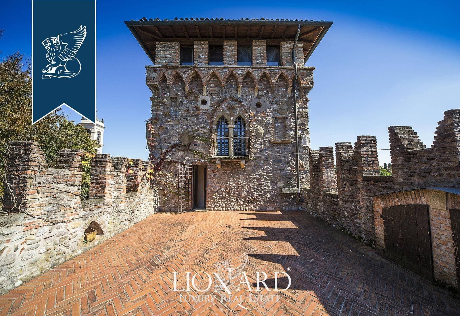 Castles for sale in Gorle