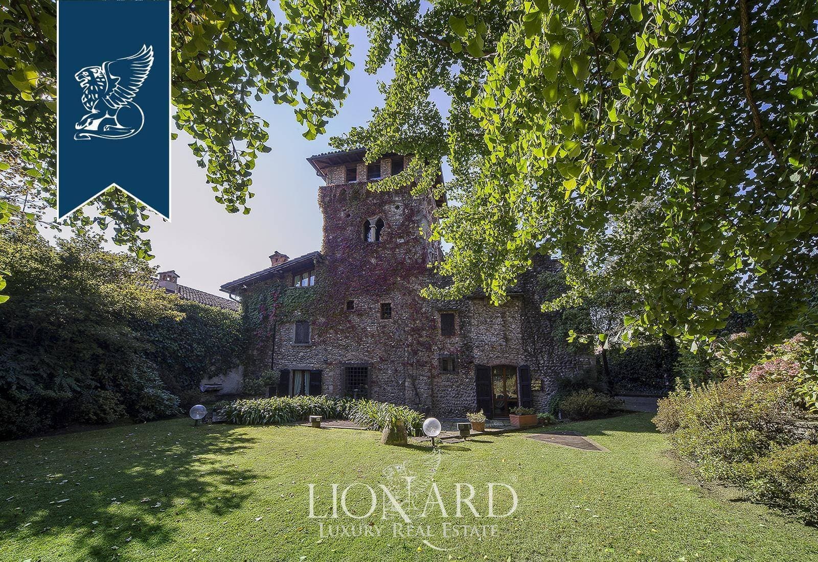Historic Castle With Independent Building And Expansive Gardens 5