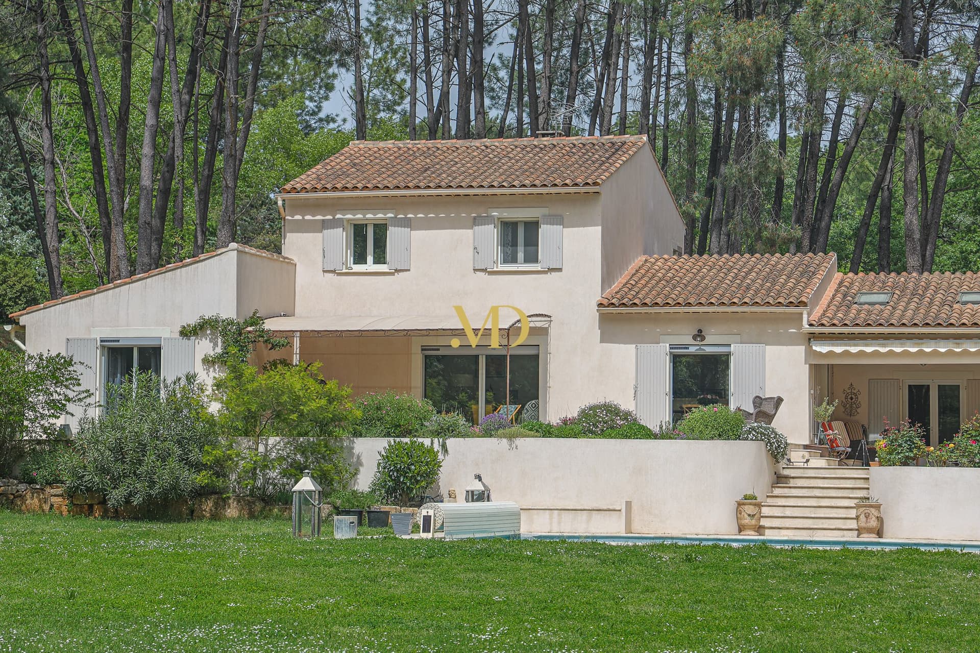 Beautiful House With Large Swimming Pool And Stone Terrace In Roussillon 4