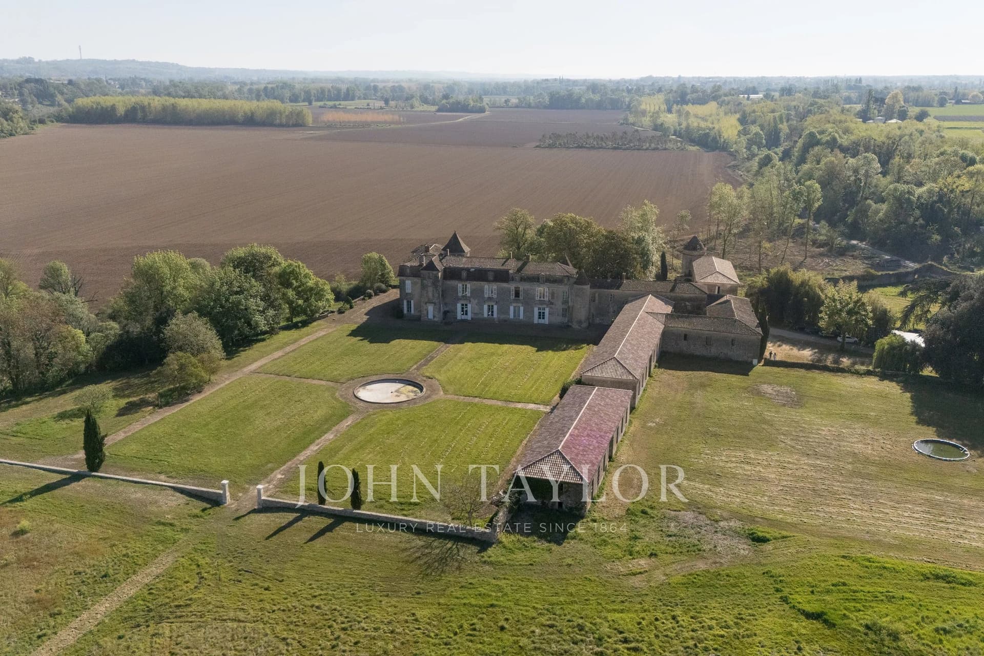 Historic Castle With Stunning Garonne Valley Views 4
