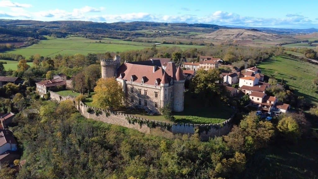Imposing 12th Century Castle With Extensive Grounds And Outbuildings 4
