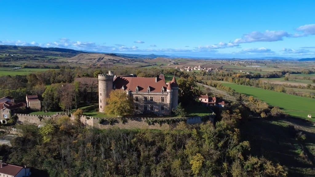 Imposing 12th Century Castle With Extensive Grounds And Outbuildings 5