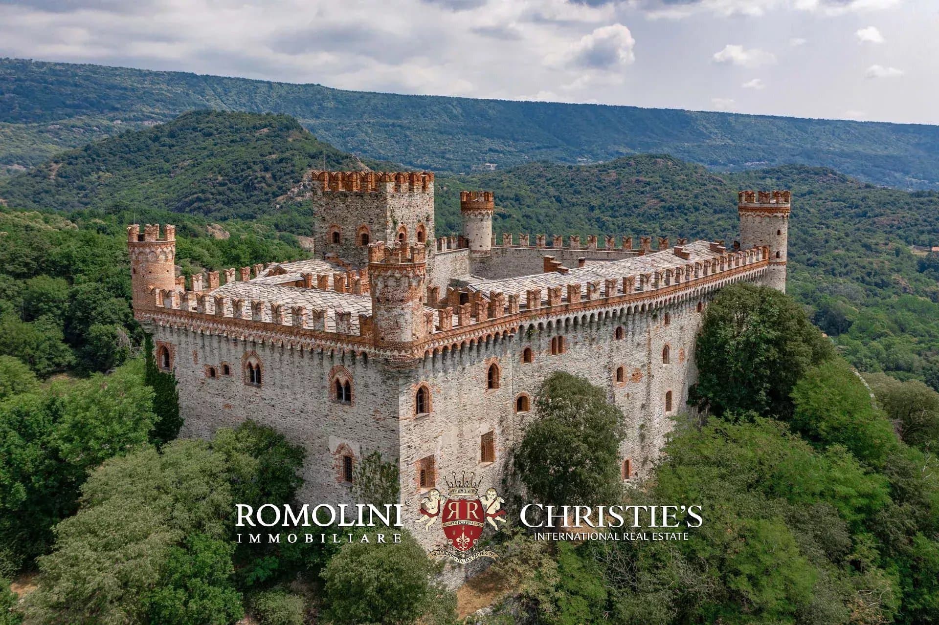 Stunning Restored Castle With 11 Bedrooms And 13 Bathrooms — in Ivrea, Piedmont