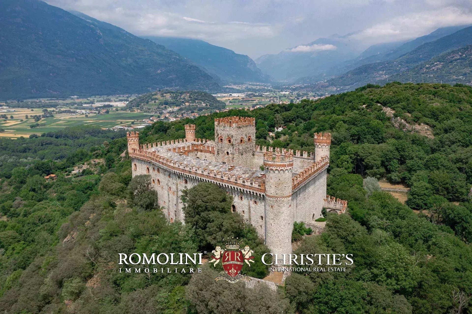 Stunning Restored Castle With 11 Bedrooms And 13 Bathrooms 3