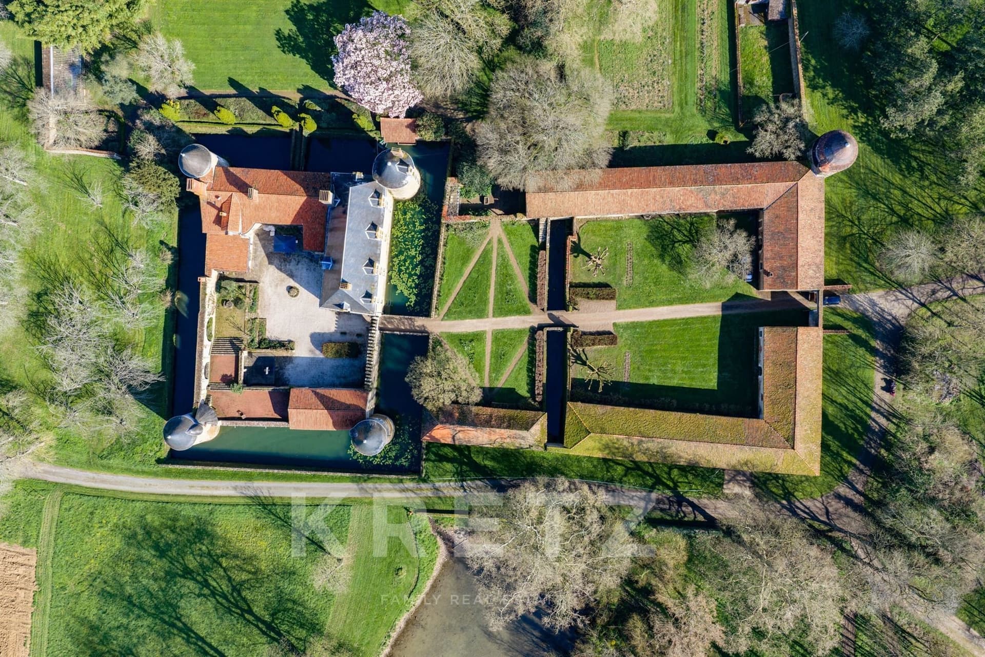 Historic 16th Century Château With 9 Bedrooms And 45 Hectares Of Parkland 4