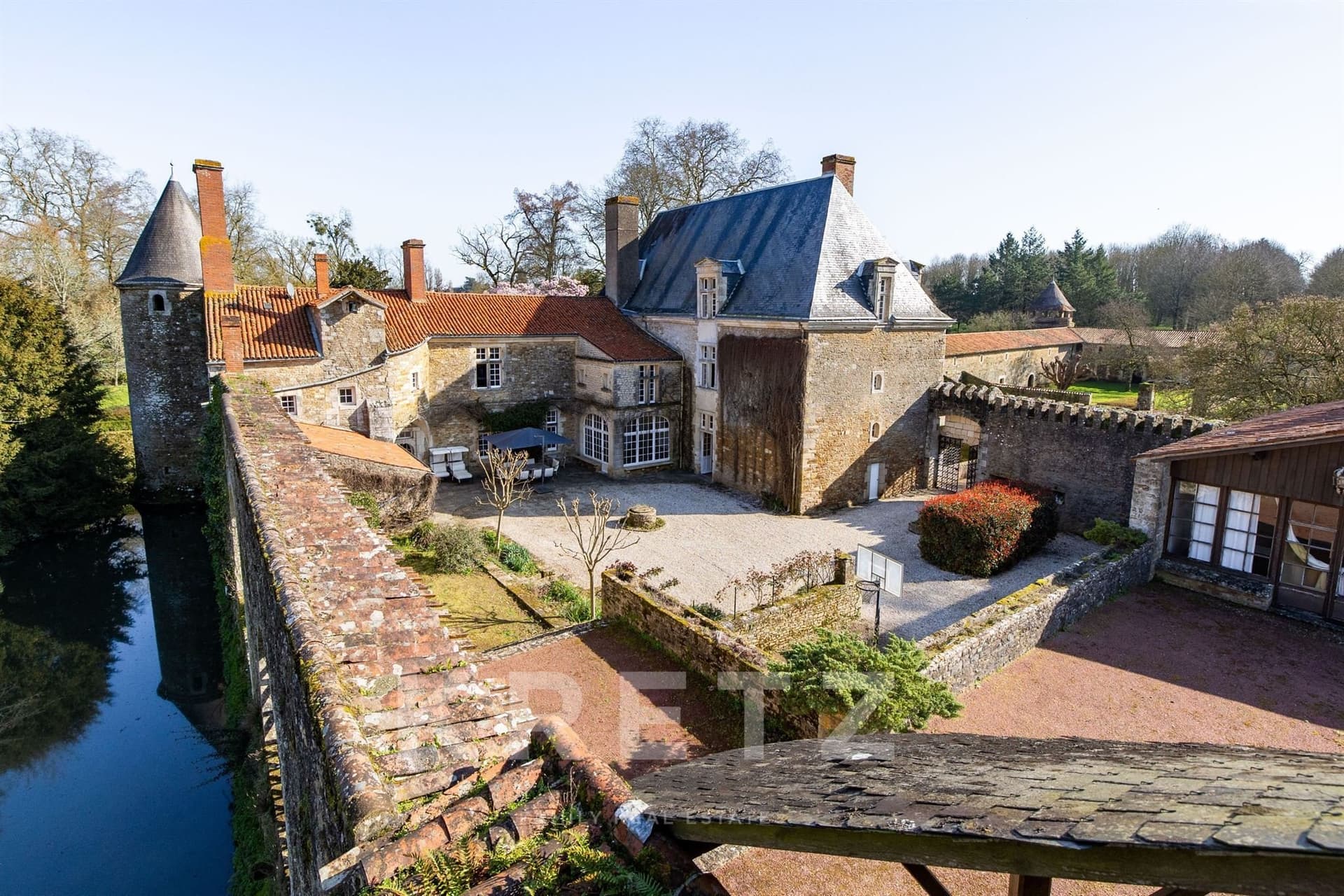 Historic 16th Century Château With 9 Bedrooms And 45 Hectares Of Parkland 5