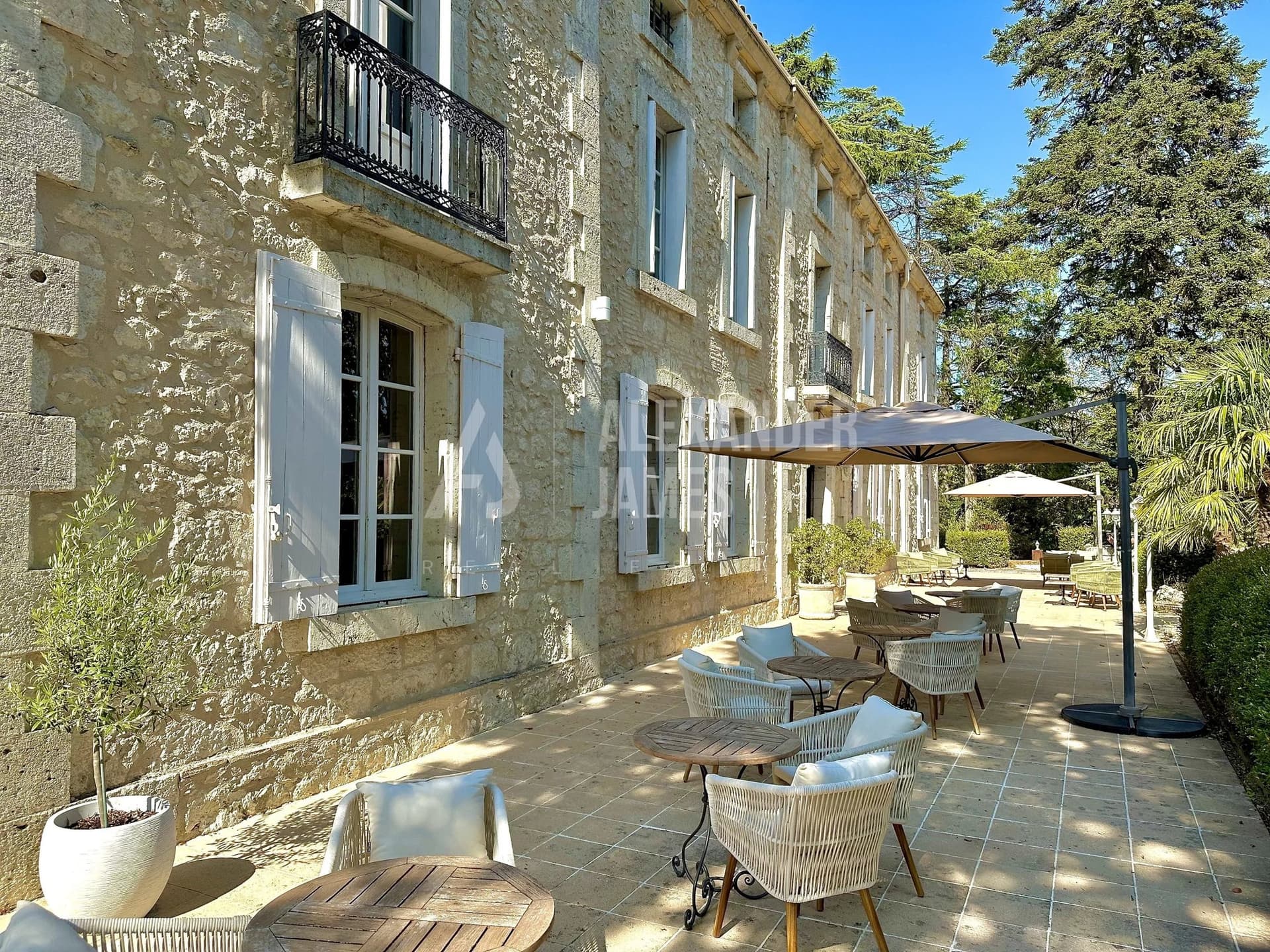 Stunning Château With Over 20 Rooms And Two Restaurants — Château for sale in France