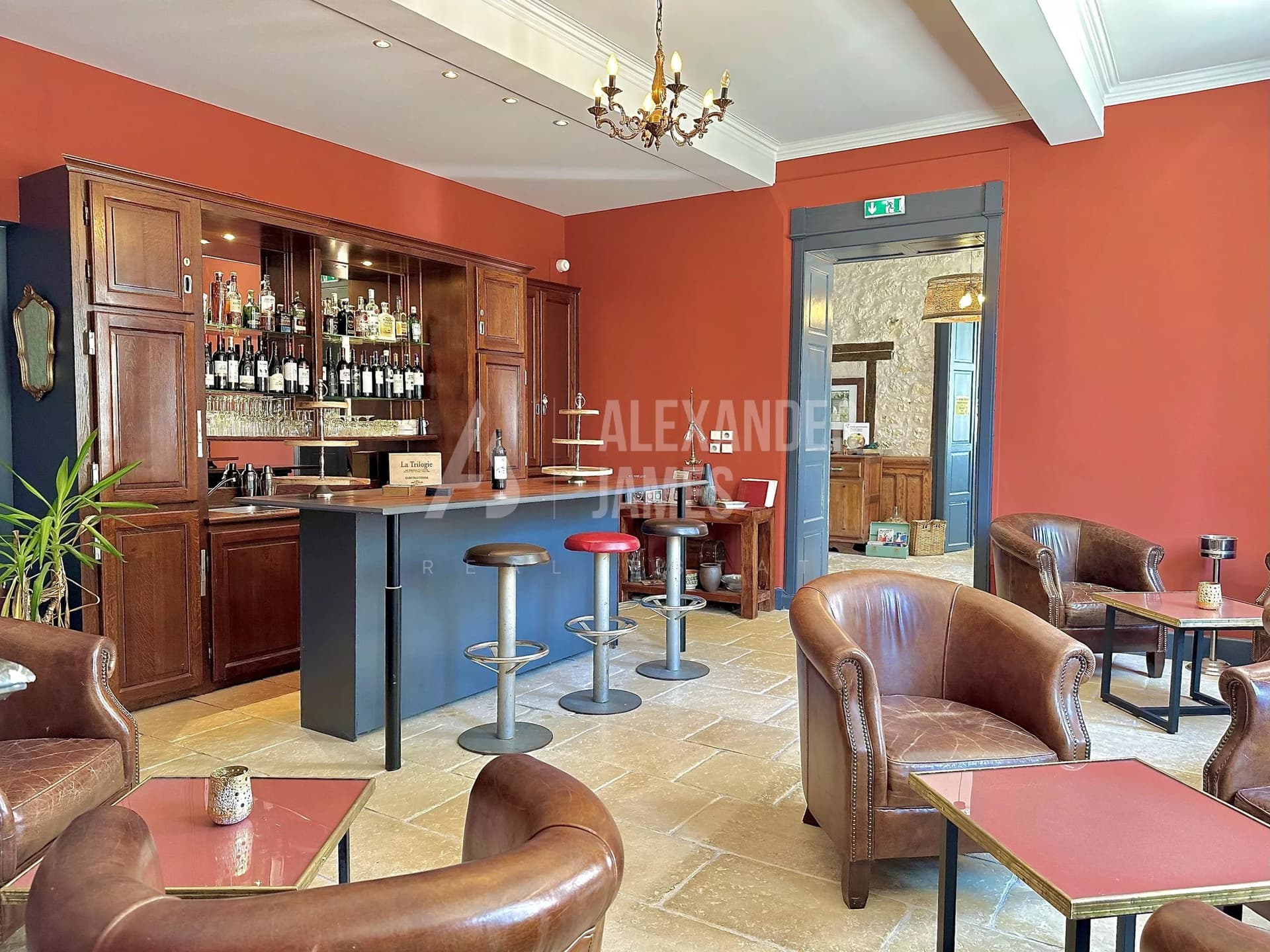 Stunning Château With Over 20 Rooms And Two Restaurants 2