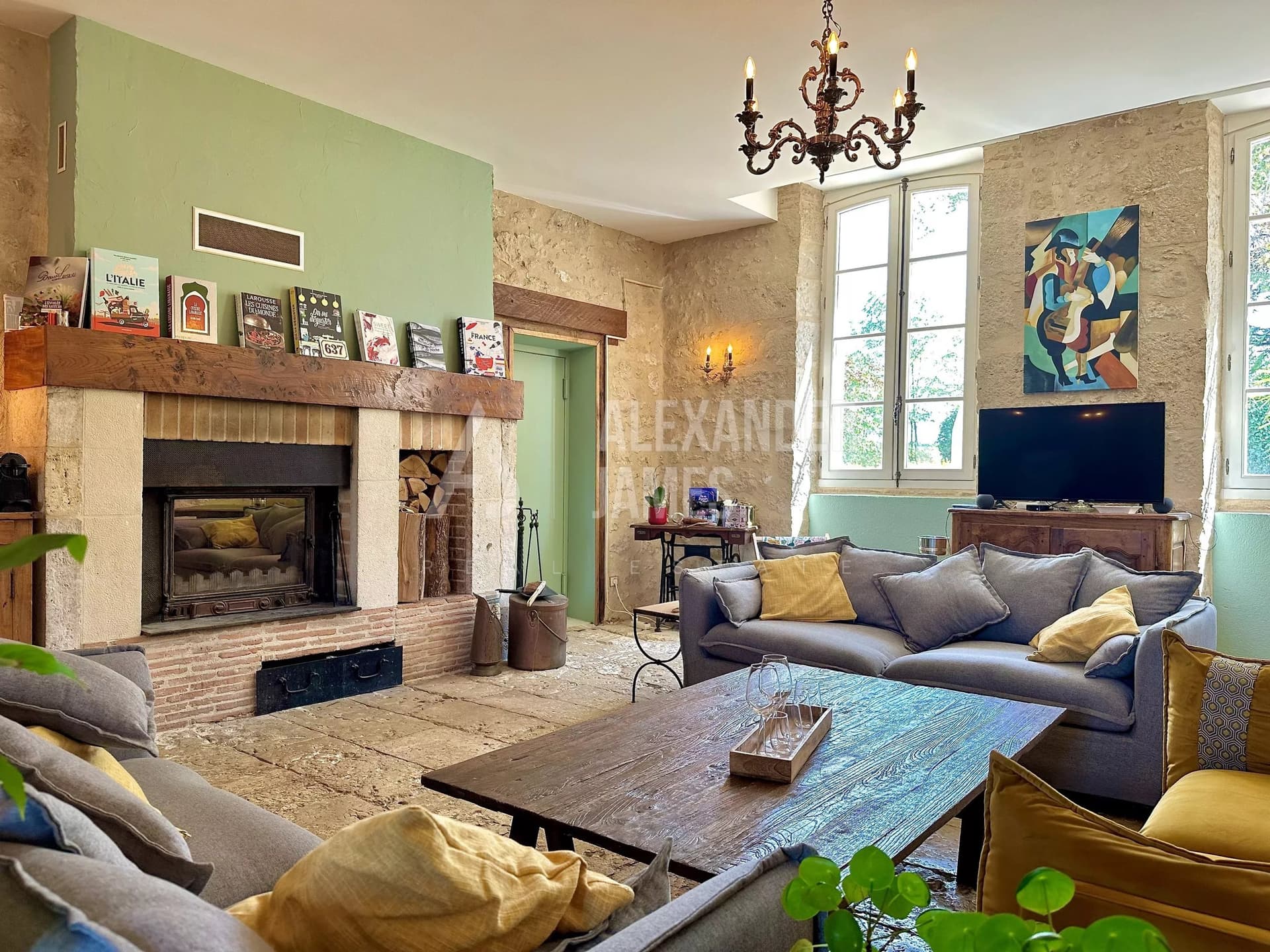 Stunning Château With Over 20 Rooms And Two Restaurants 5