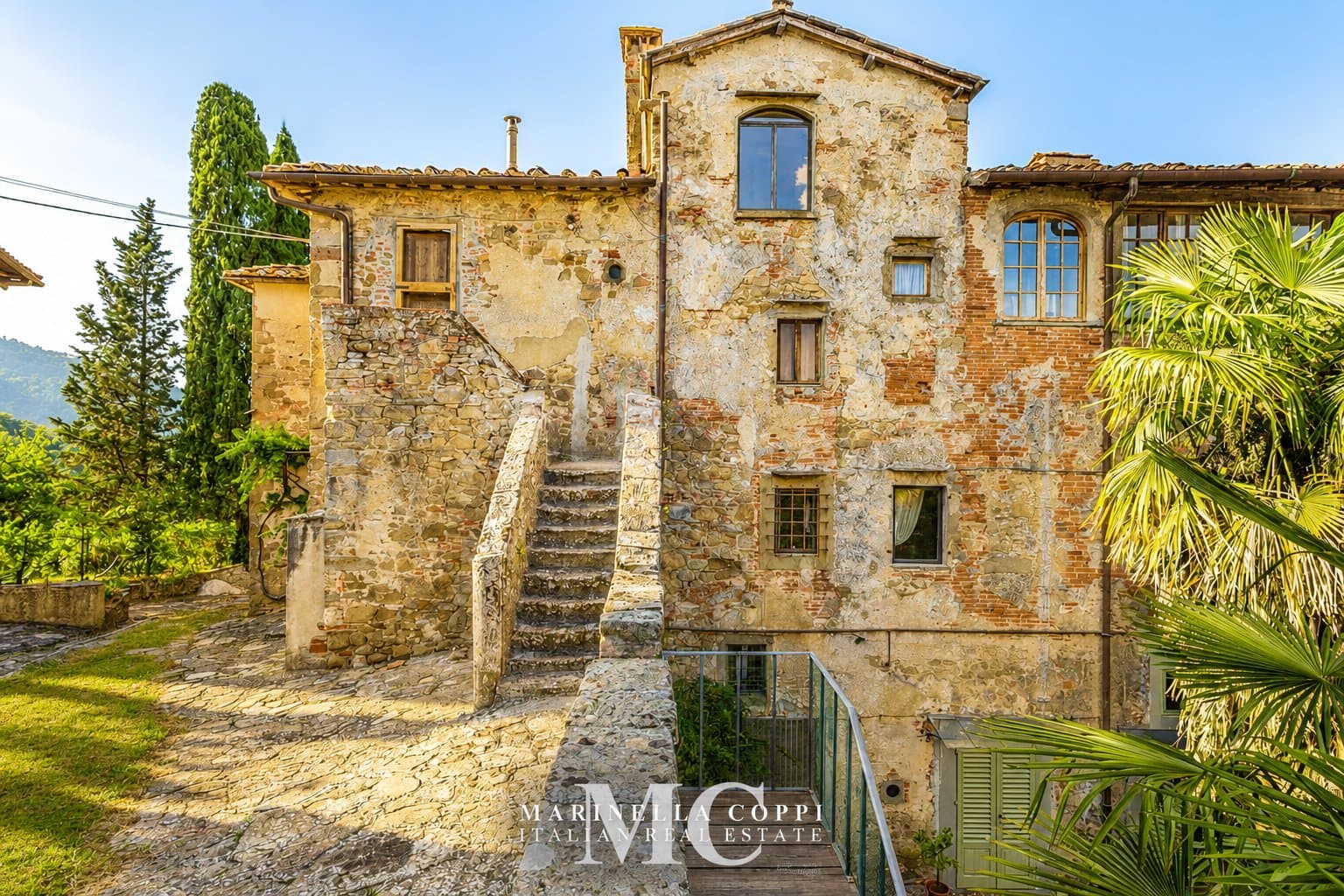 Historic Castle in Tuscany with 4 Hectares of Land 2