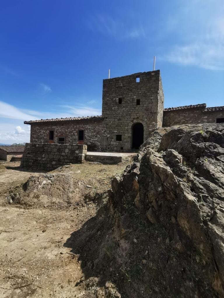 Historic Castle in Tuscany with Restoration Potential — in Italy