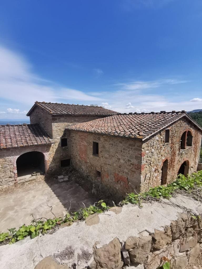 Historic Castle in Tuscany with Restoration Potential 4