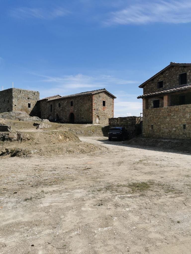 Historic Castle in Tuscany with Restoration Potential 5