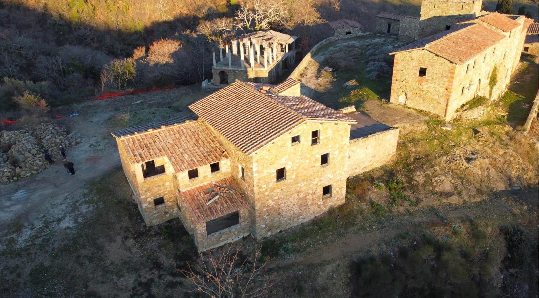 Historic Castle in Tuscany with Restoration Potential 3