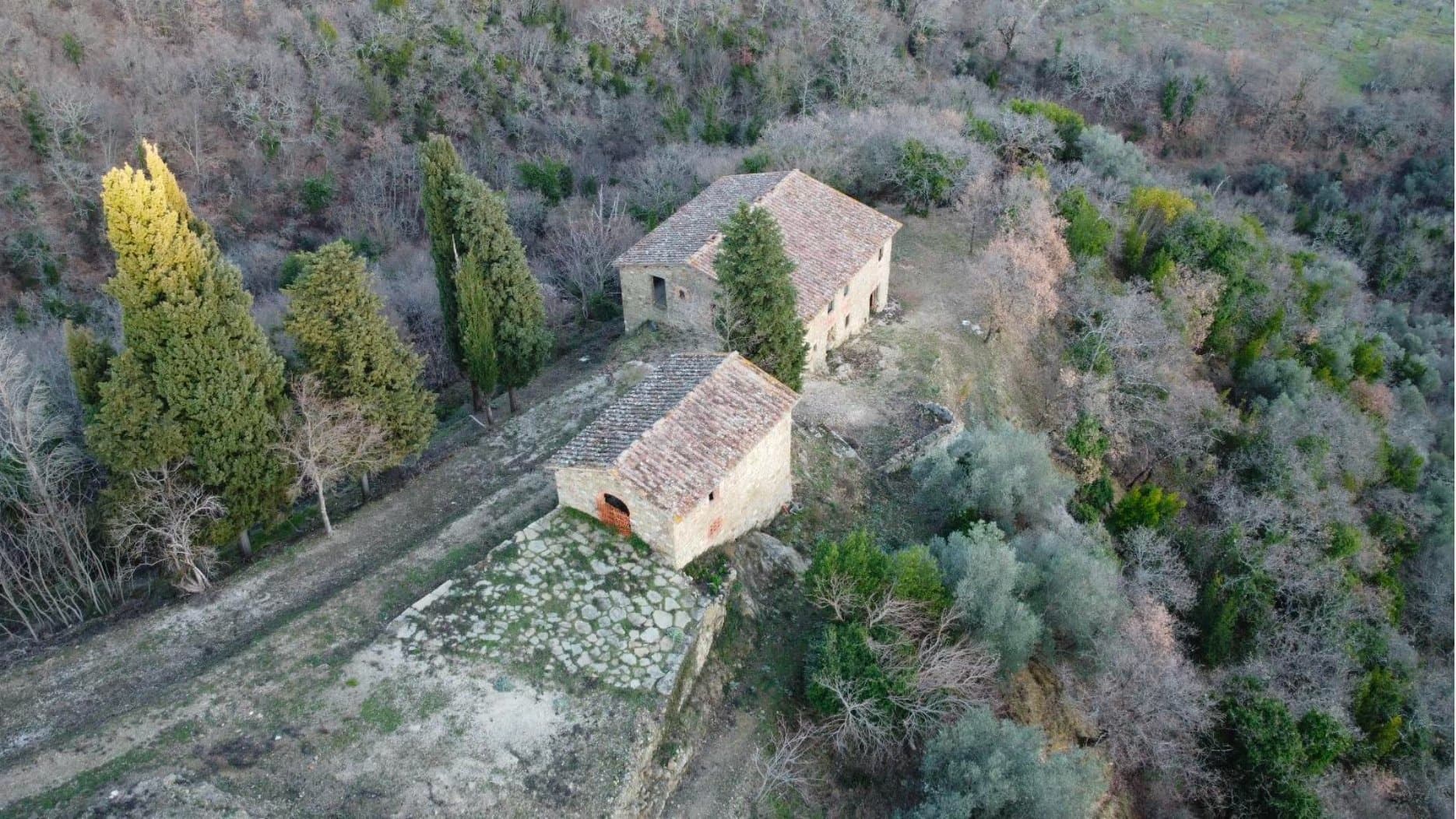 Historic Castle in Tuscany with Restoration Potential 5