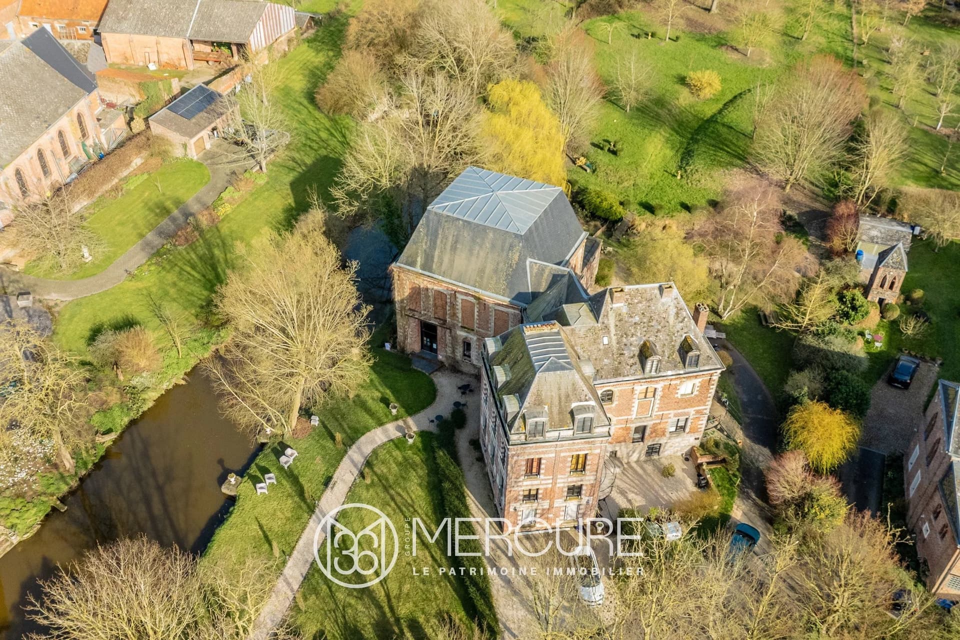 Historic Château With 5 Bedrooms And 400 Sqm Living Space 2