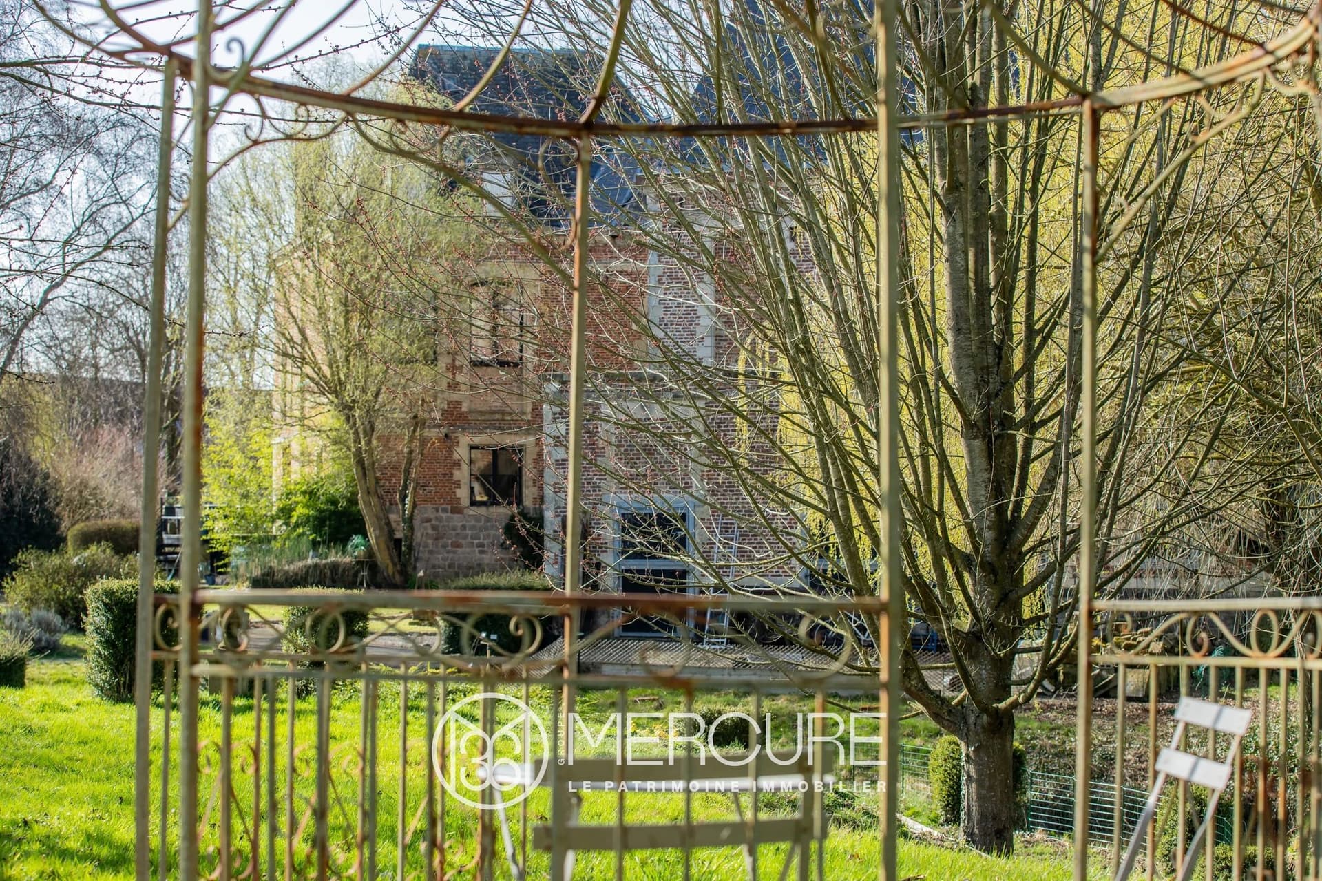 Historic Château With 5 Bedrooms And 400 Sqm Living Space 4