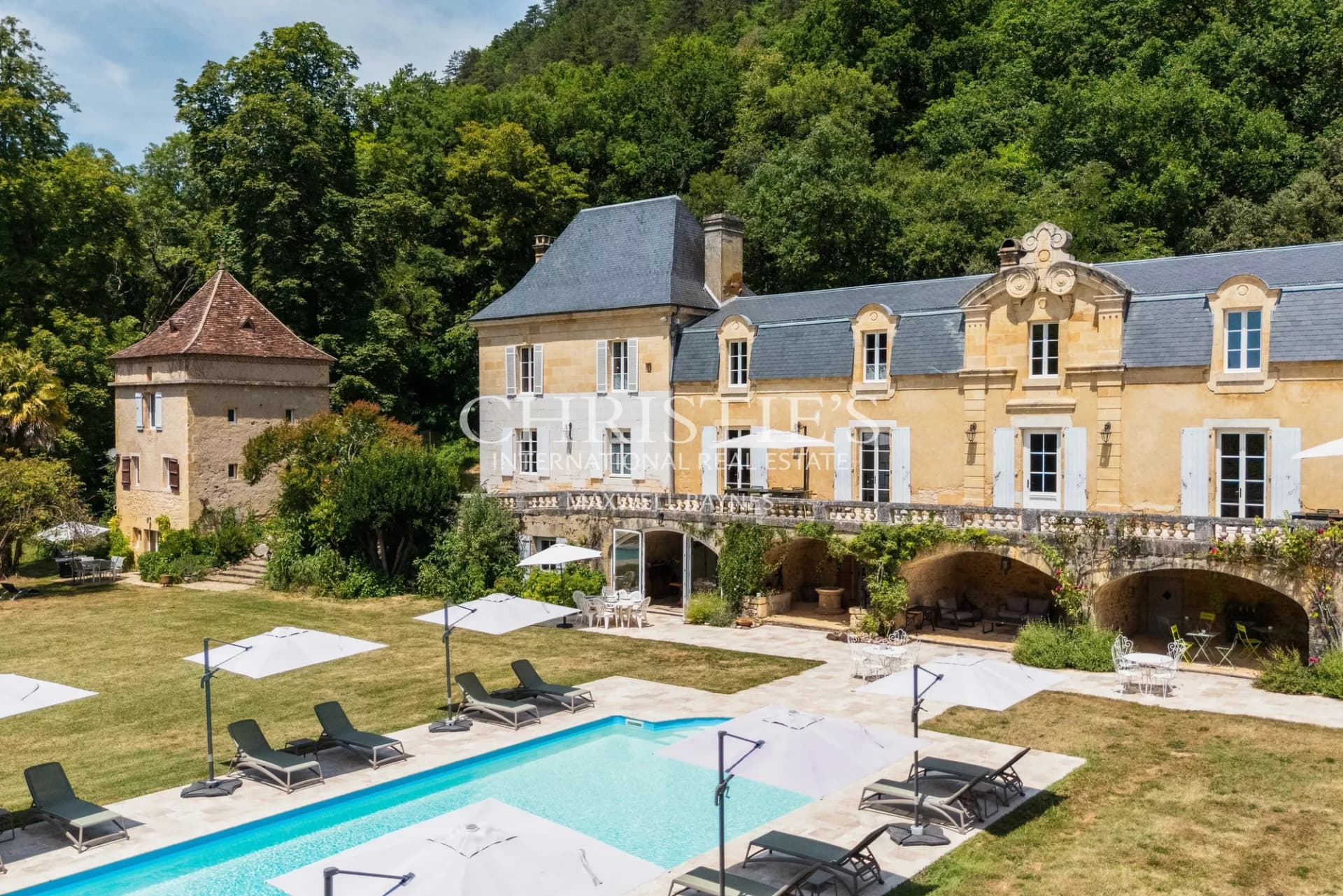 Exceptional Château With Established Luxury B&B Business And Event Potential 3