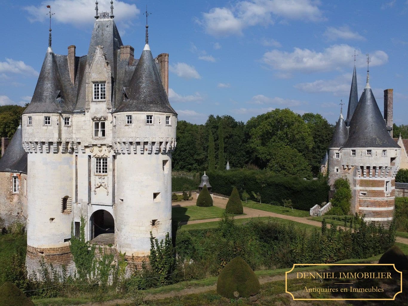 Historic Château With 18 Bedrooms And 20 Hectares Of Parkland 2