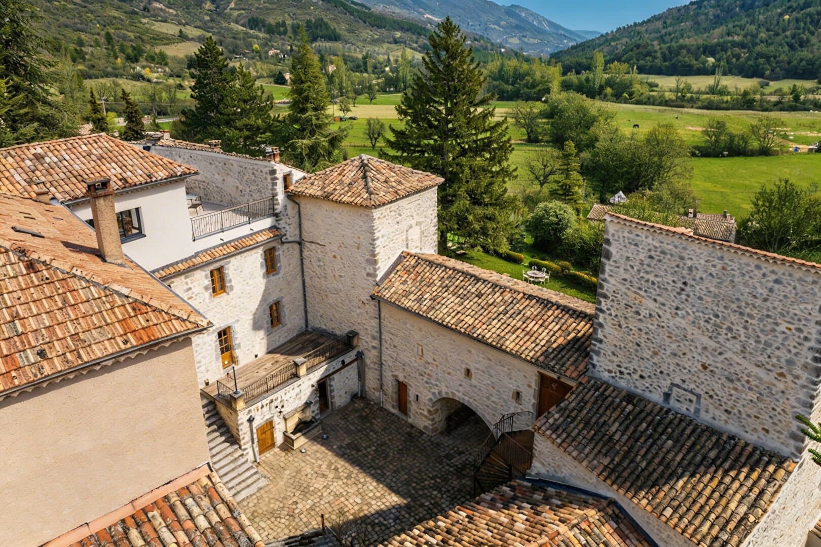Exceptional Château With Medieval Tower And Pigeon House 5