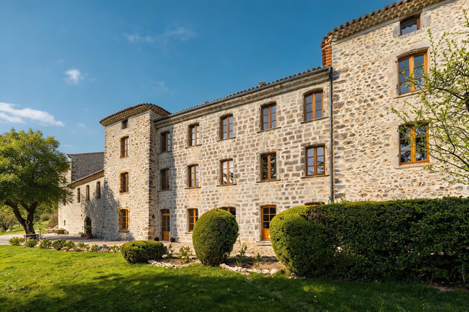 Exceptional Château With Medieval Tower And Pigeon House 2