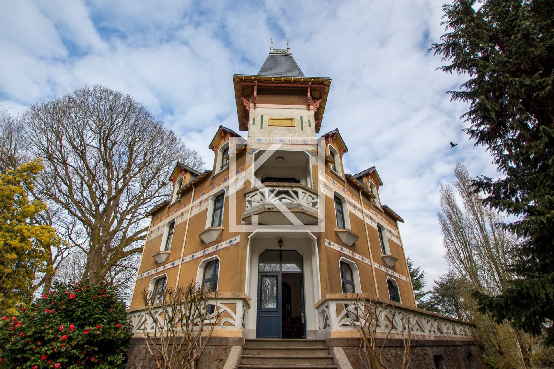 Elegant Art Deco Manor With Seven Bedrooms In Parc de la Haye