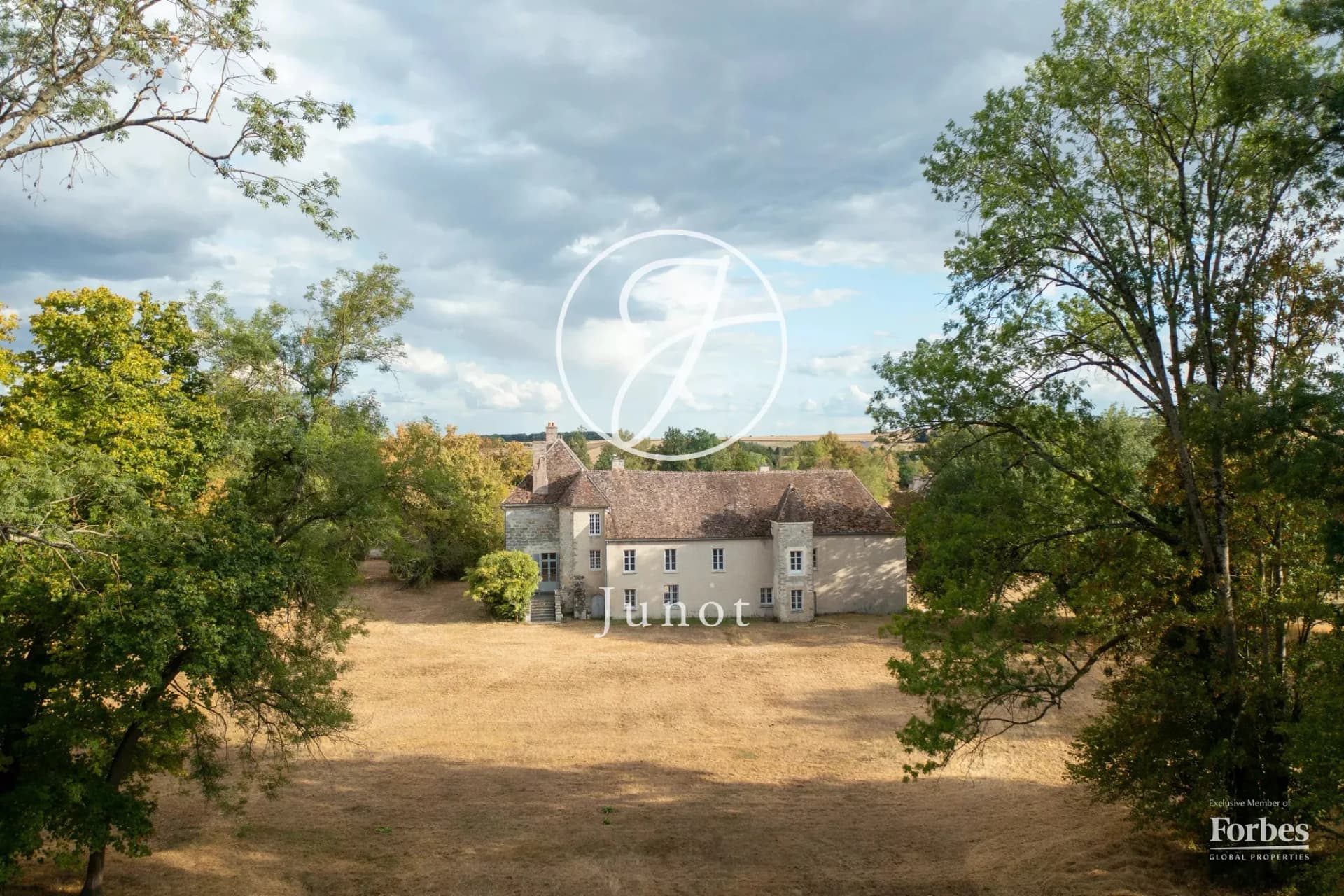 Historic 17th Century Château With Equestrian Facilities on 52 Acres 3
