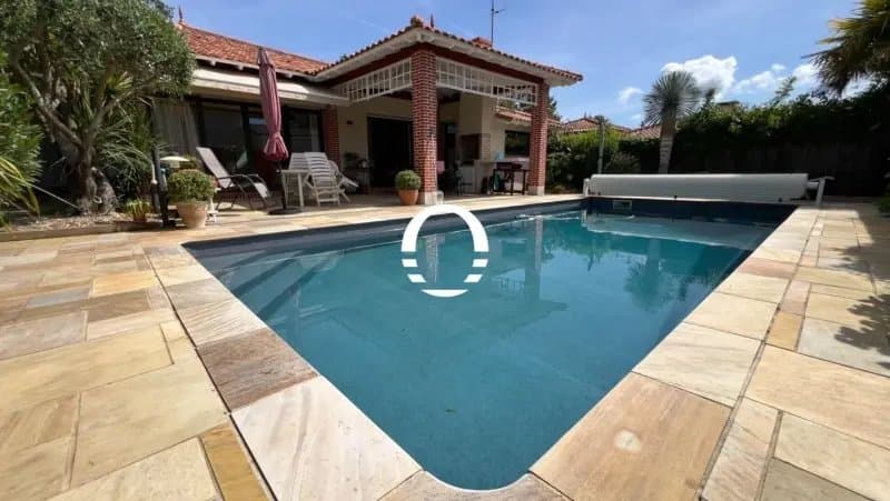 Architect-Designed Villa With Heated Pool In Sought-After Pornic 2