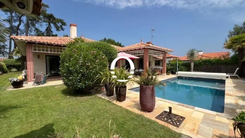 Architect-Designed Villa With Heated Pool In Sought-After Pornic 3