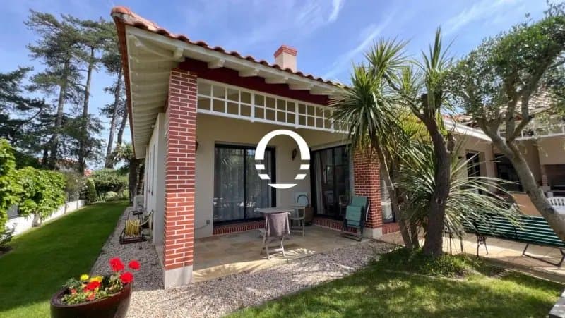 Architect-Designed Villa With Heated Pool In Sought-After Pornic 4