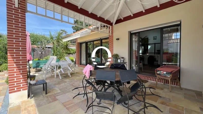 Architect-Designed Villa With Heated Pool In Sought-After Pornic 5