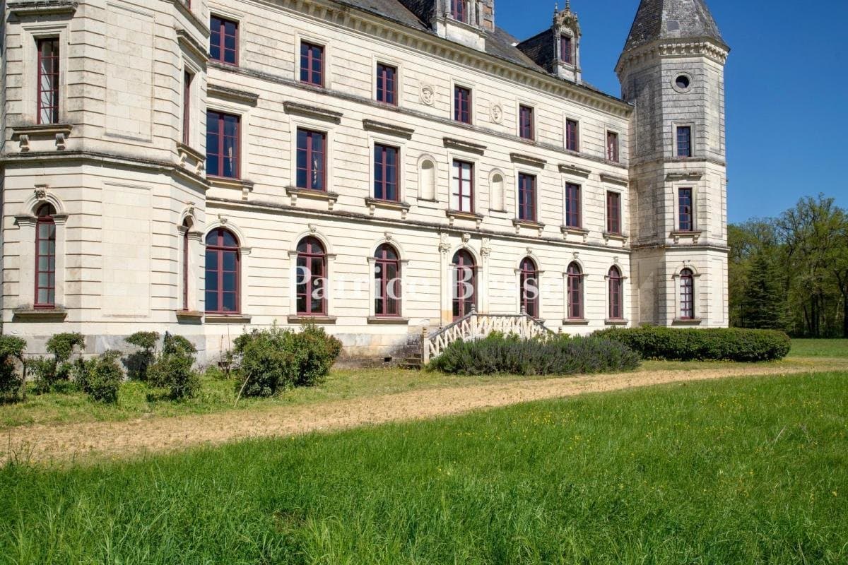 19th Century Château Set Within A 320 Hectare Estate 3