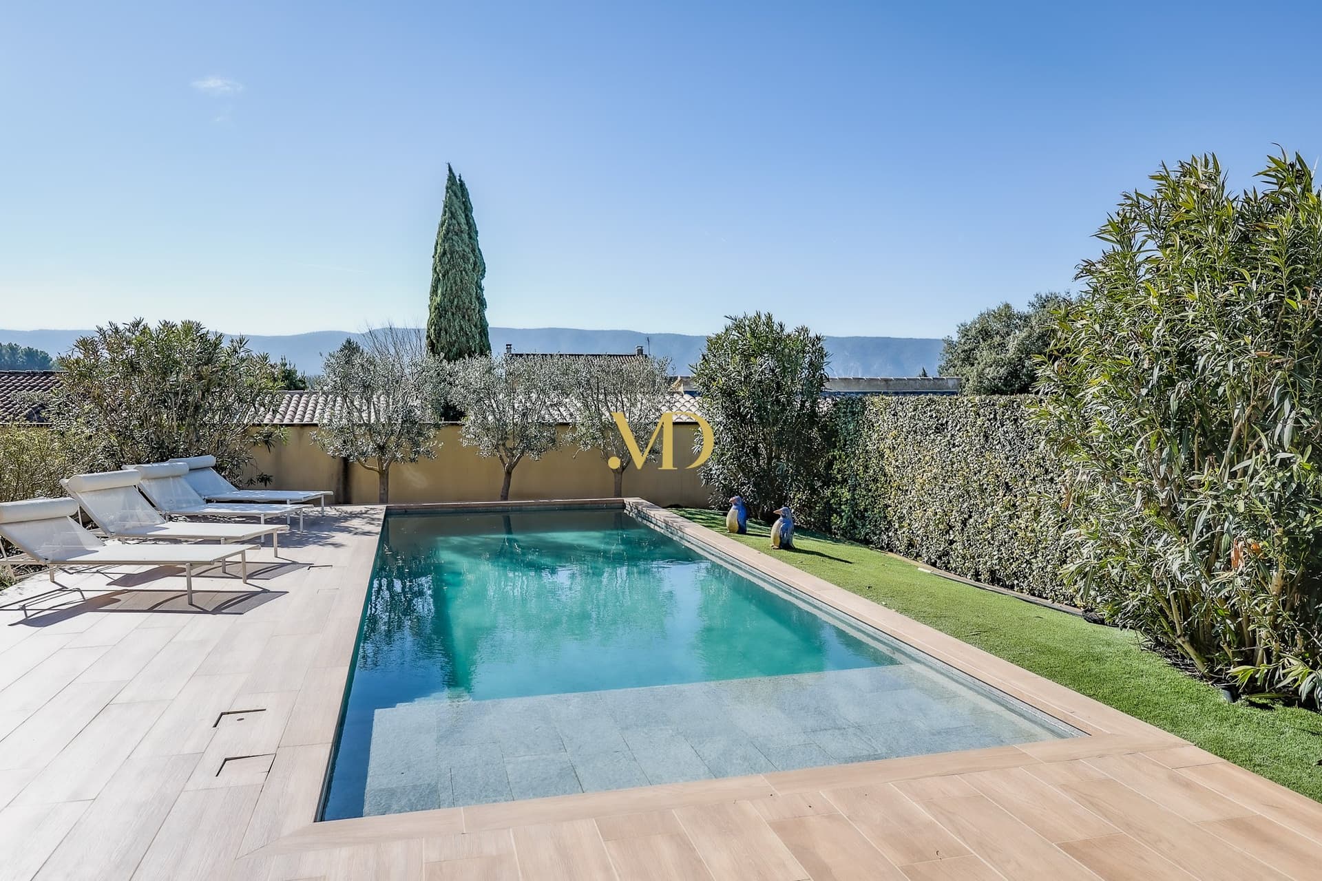 Stunning Contemporary Home With Heated Pool And Landscaped Gardens 4