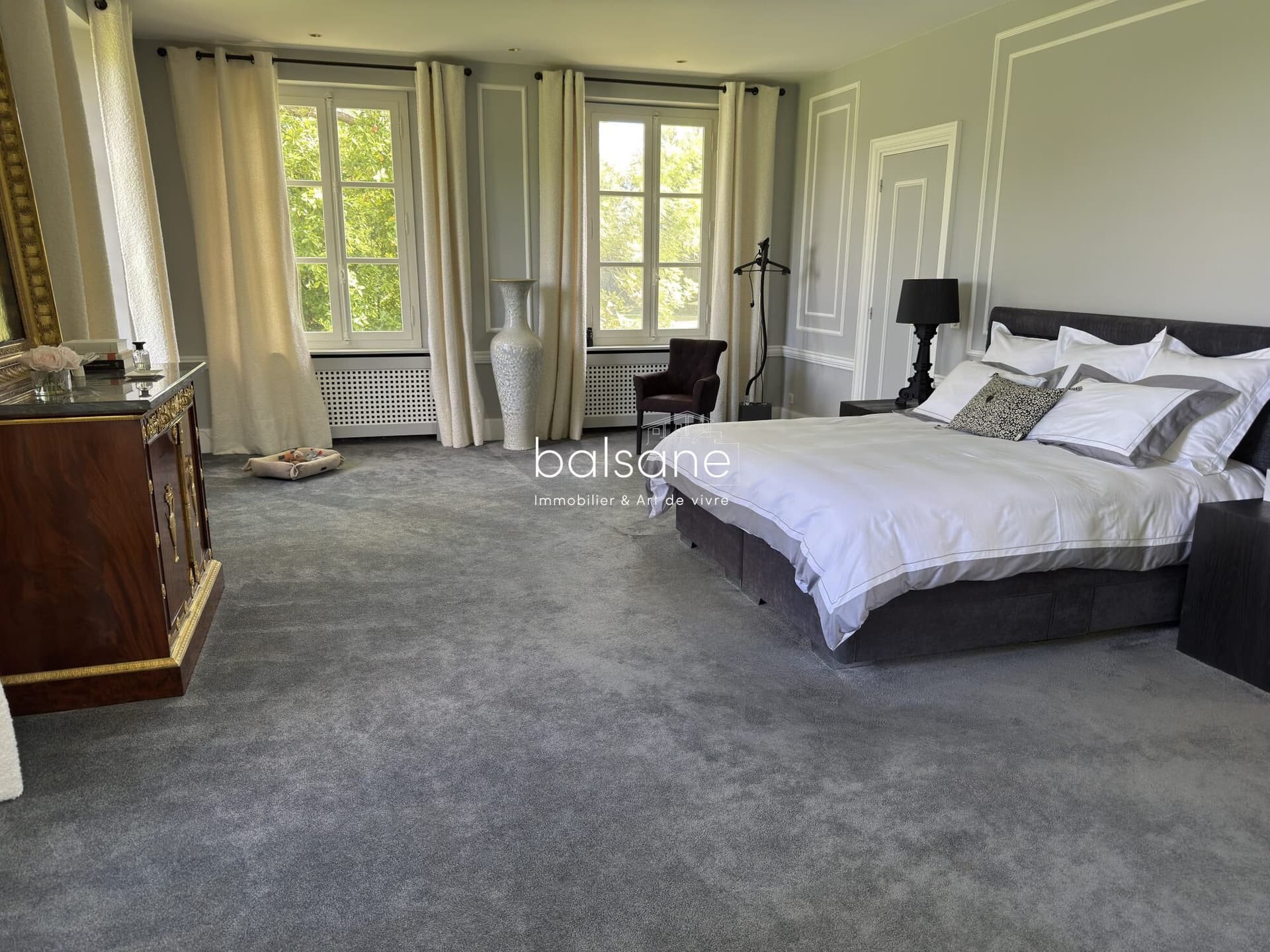 Exceptional 19th Century Château With Swimming Pool And Expansive Grounds 5