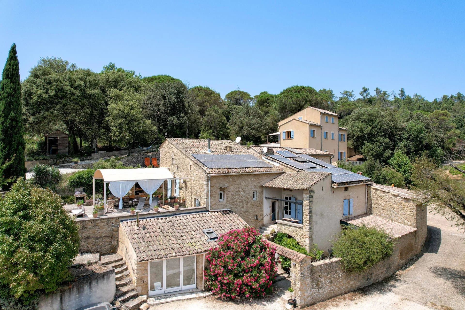 Charming Estate With Two Residences And Vineyard 2