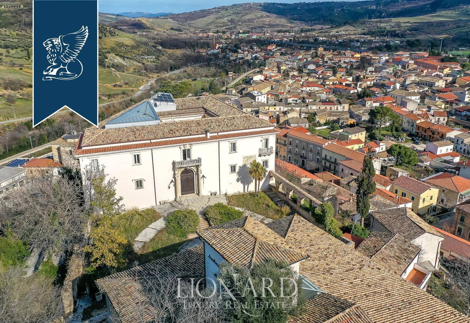 Castles for sale in Torre de' Passeri