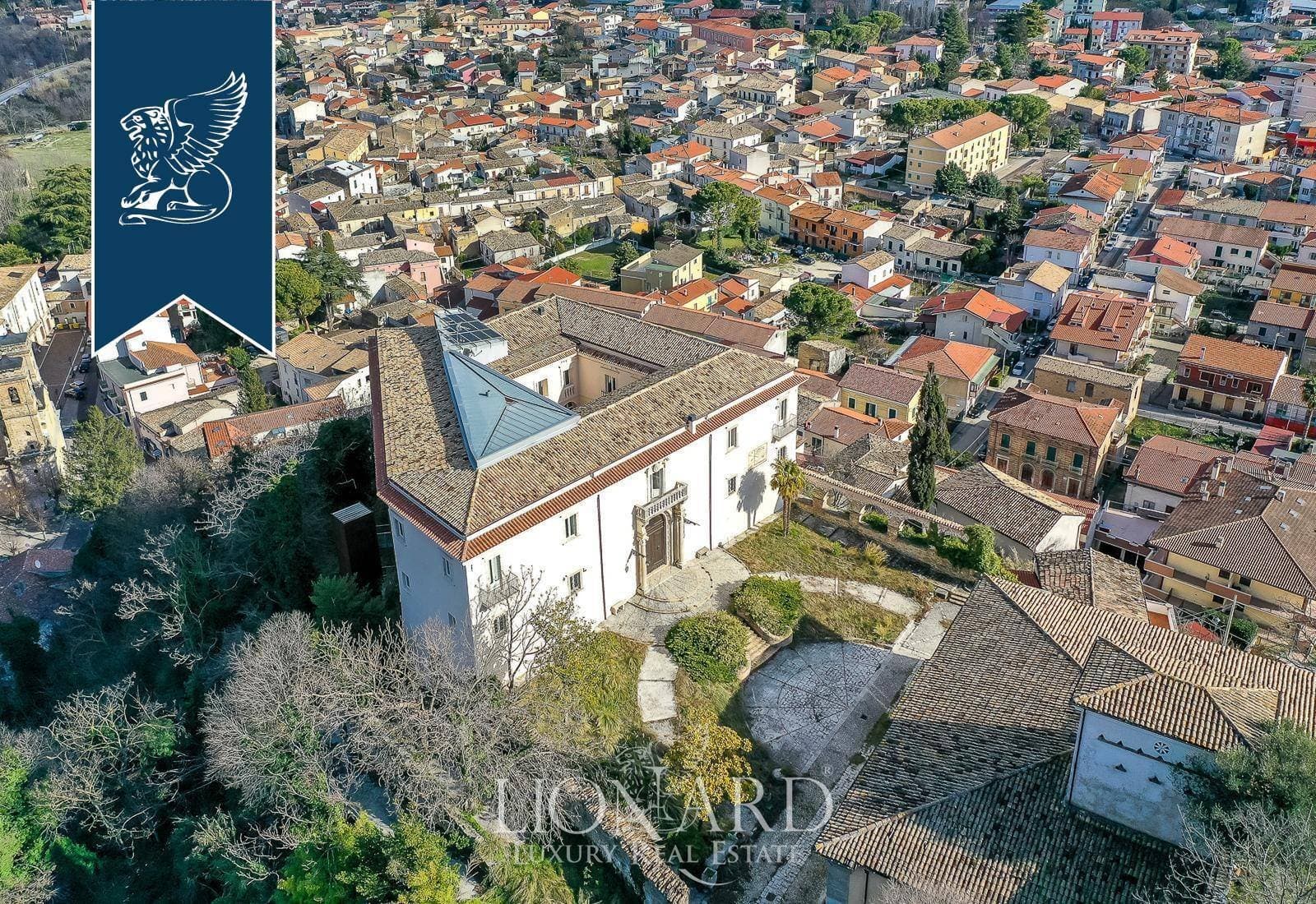 Enchanting Historical Villa Surrounded By 7 Hectares Of Private Park 3