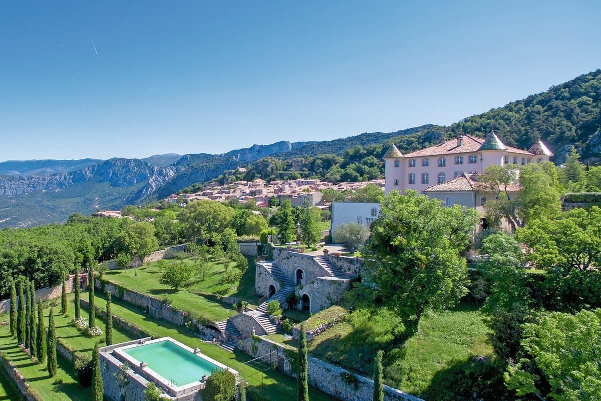 Magnificent 17th Century Castle With Panoramic View And Heliport 4
