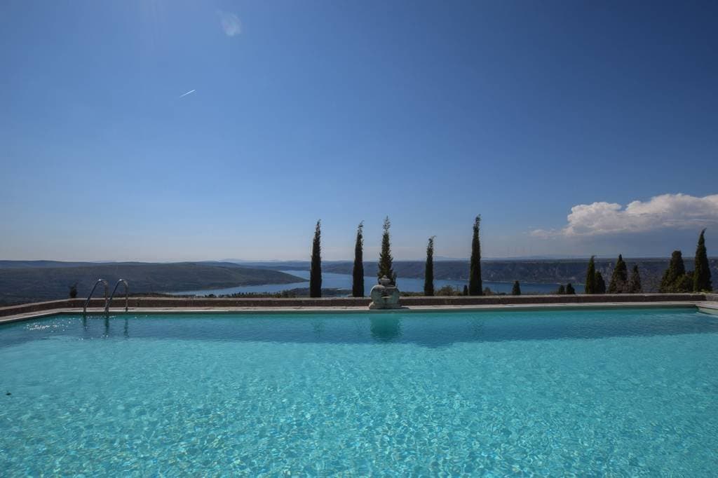 Magnificent 17th Century Castle With Panoramic View And Heliport 3