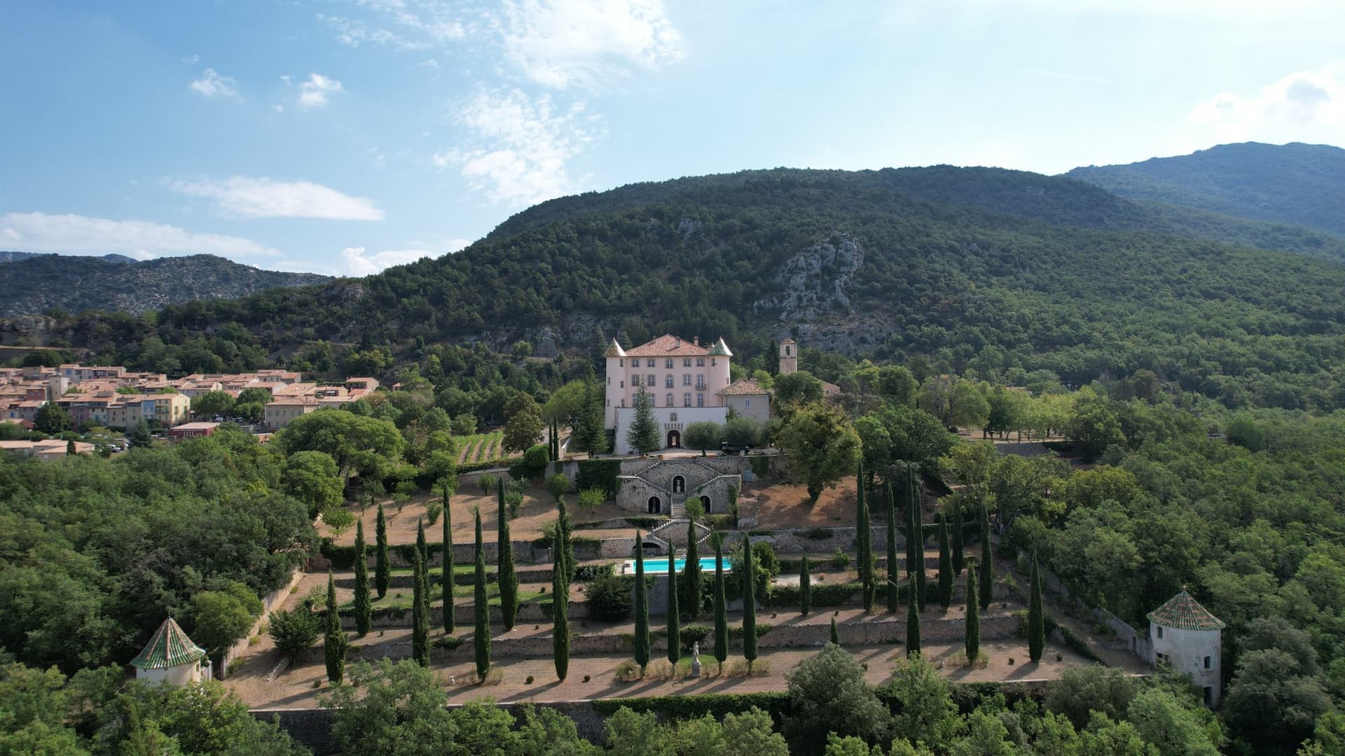 Magnificent 17th Century Castle With Panoramic View And Heliport 5