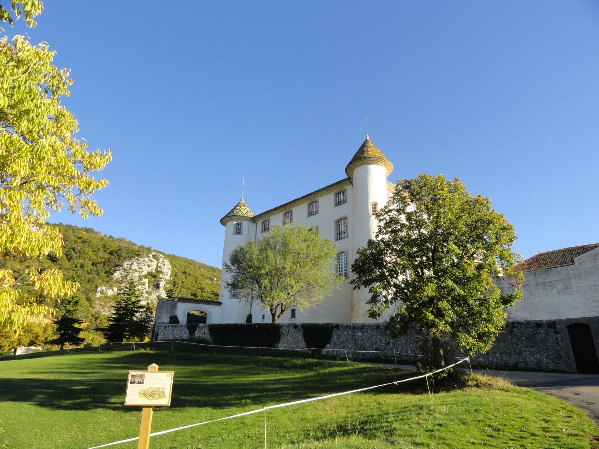 Magnificent 17th Century Castle With Panoramic View And Heliport 2