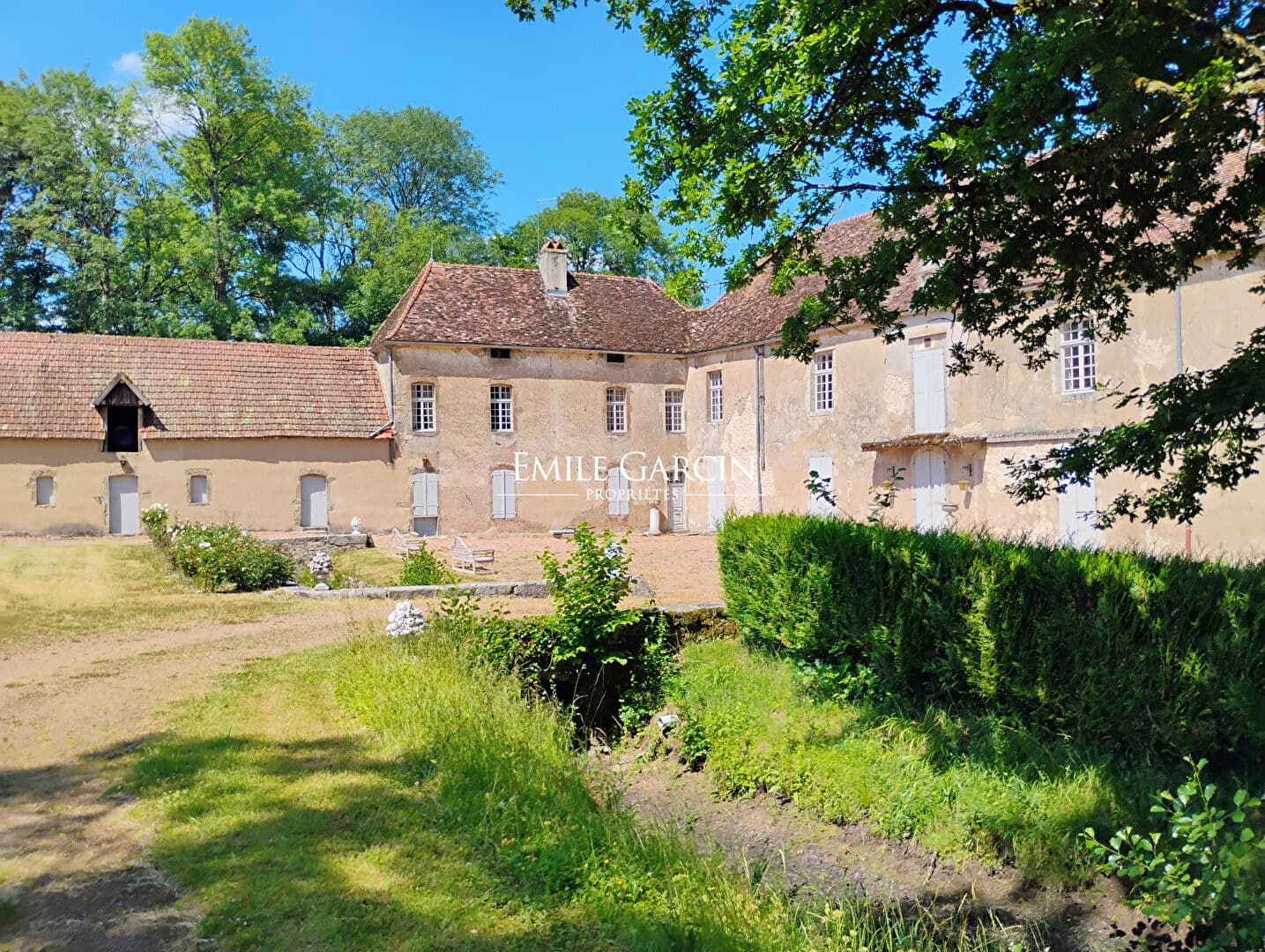 Spacious Castle With 8 Bedrooms 3