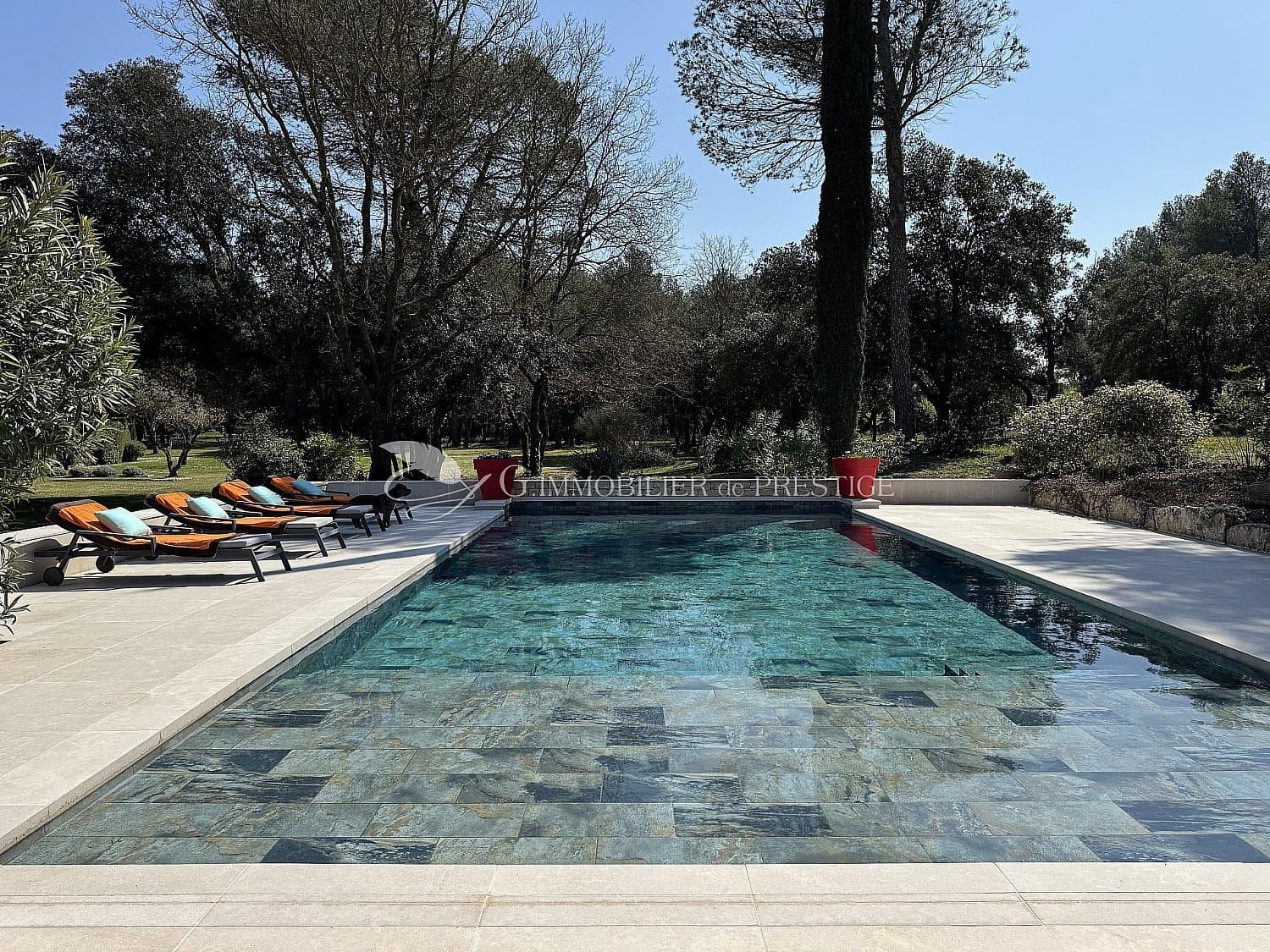 Exceptional Property in a 15 Hectare Park with Designer Features — in Pernes-les-Fontaines, France