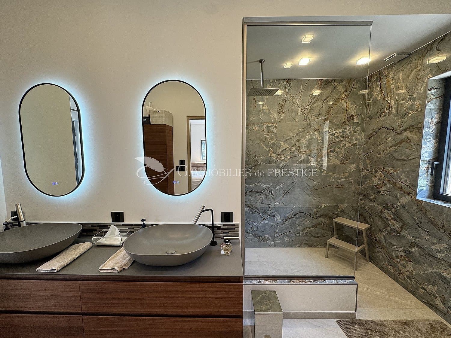 Exceptional Property in a 15 Hectare Park with Designer Features 5