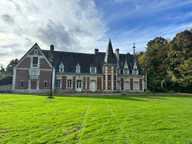 Exceptional 16th Century Manor House in a 2-Hectare Park 2