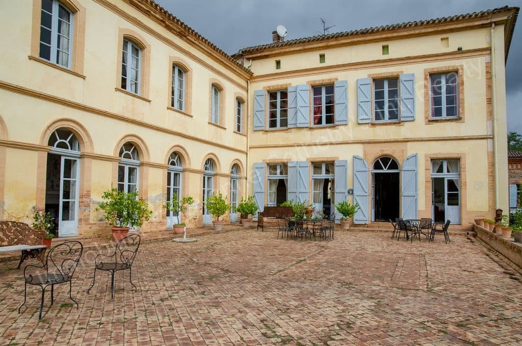 Elegant Château Near Toulouse With Summer House And Swimming Pool 2
