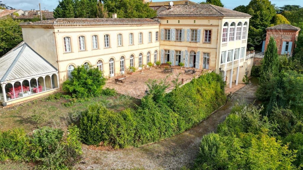Elegant Château Near Toulouse With Summer House And Swimming Pool 3